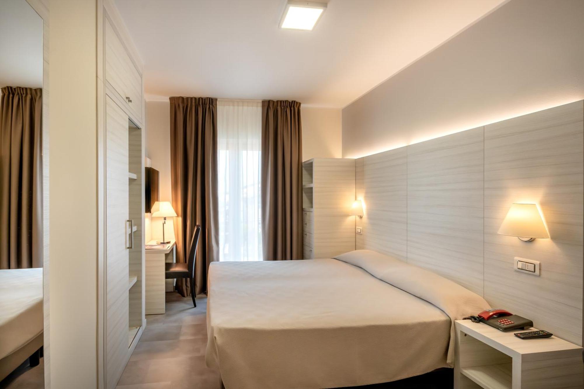 Hotel Marco Polo Каорле Екстериор снимка