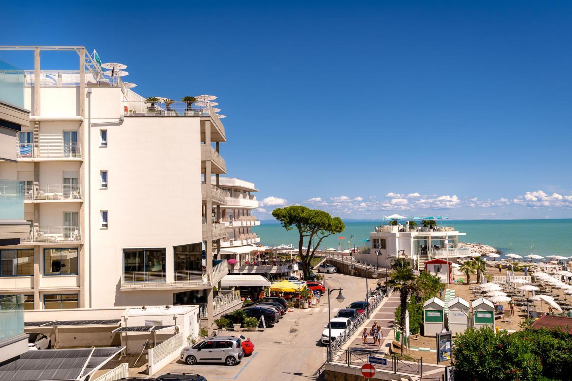 Hotel Marco Polo Каорле Екстериор снимка