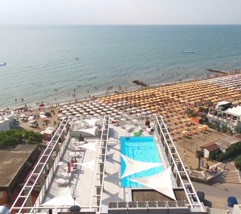 Hotel Marco Polo Каорле Екстериор снимка